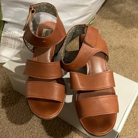 Ellen Degeneres Brown heel sandals - Picture 1 of 8